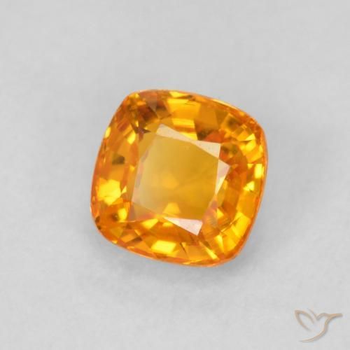 Saphir Orange vif naturelle Coussin, 0.65 ct, VVS