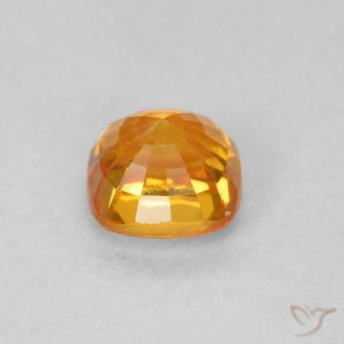 Saphir Orange vif naturelle Coussin, 0.56 ct, VVS