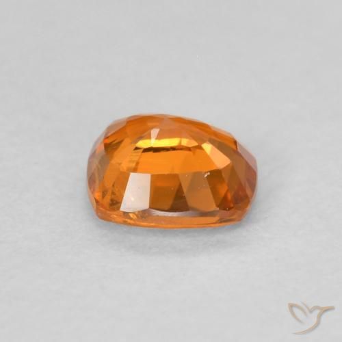 Saphir Orange vif naturelle Coussin, 0.56 ct, VS