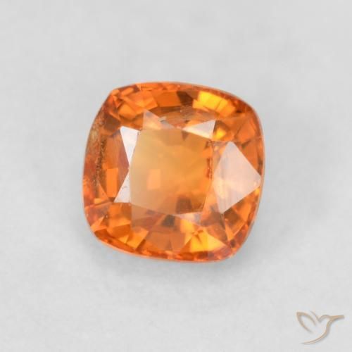 Saphir Orange feu naturelle Coussin, 0.67 ct, VS