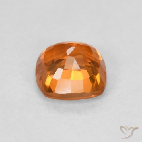 Saphir Orange feu naturelle Coussin, 0.67 ct, VS