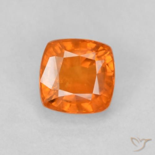 0.70ct Naturel Orange feu Saphir, Coussin, VS