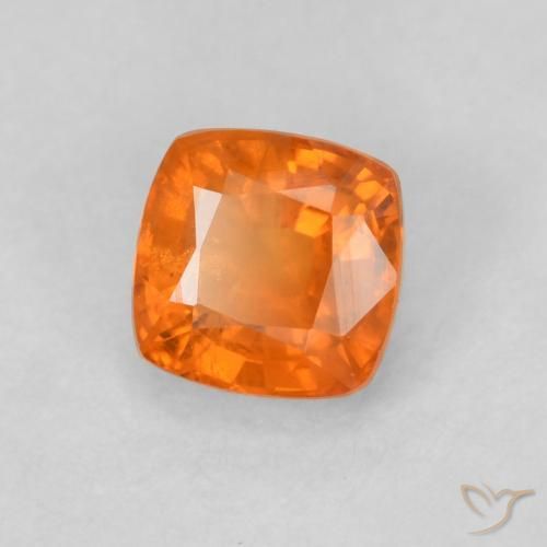Saphir Orange feu naturelle Coussin, 0.70 ct, VS