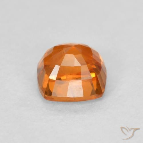 Saphir Orange feu naturelle Coussin, 0.70 ct, VS