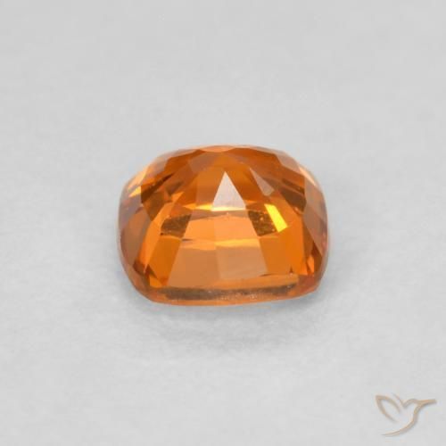 Saphir Orange moyen naturelle Coussin, 0.65 ct, VS