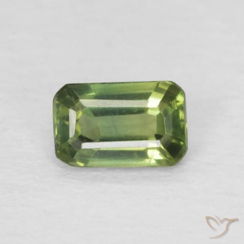 0.42ct Naturel Vert forêt léger Saphir, Taille émeraude, VS