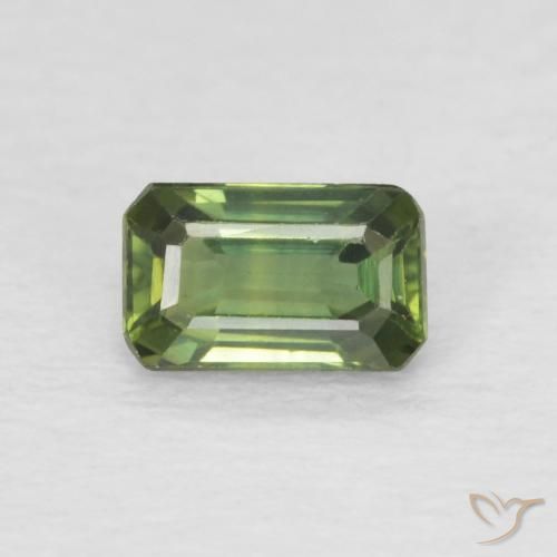 0.46ct Naturel Medium Light Green Saphir, Taille émeraude, VS