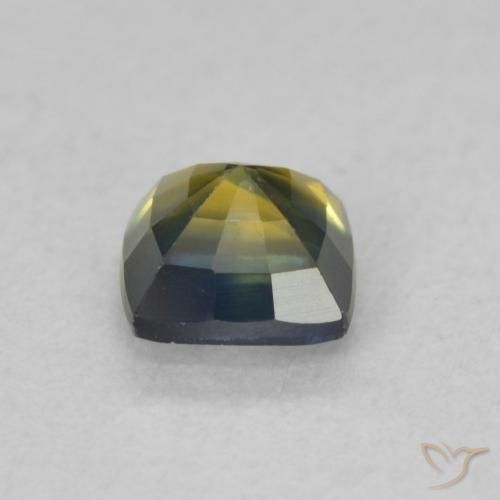 Saphir Vert jaunâtre naturelle Coussin, 0.67 ct, VVS-VS