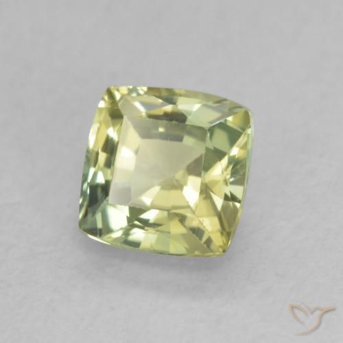Saphir Olive verte naturelle Coussin, 0.71 ct, VVS-VS