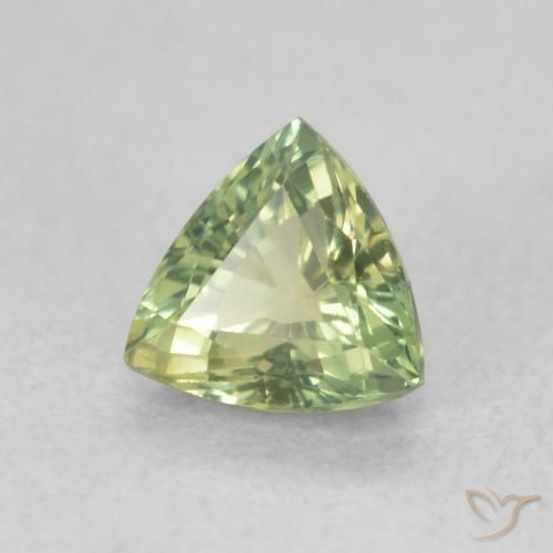 Saphir Vert chaud naturelle Trillion, 0.68 ct, VS