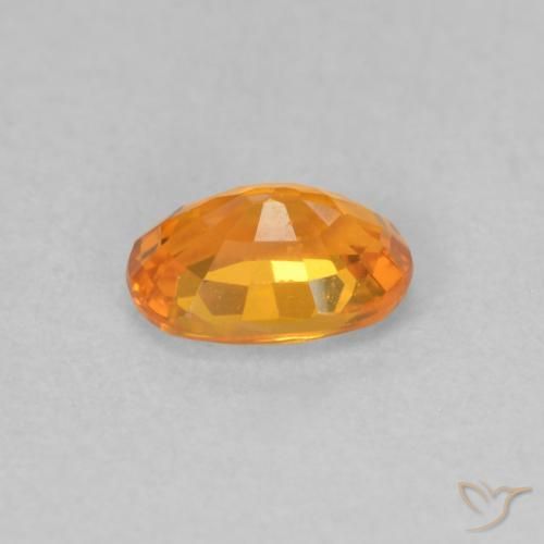 Saphir Orange vif naturelle ovale, 0.57 ct, VVS-VS