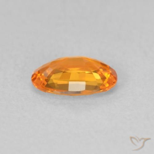 Saphir Orange moyen naturelle ovale, 0.58 ct, VVS