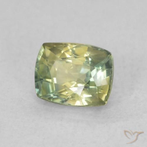Saphir Vert jaunâtre naturelle Coussin, 0.66 ct, VVS-VS