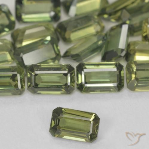 Saphir Vert chaud naturelle Octogone / coupe Émeraude, 0.45 ct, VS