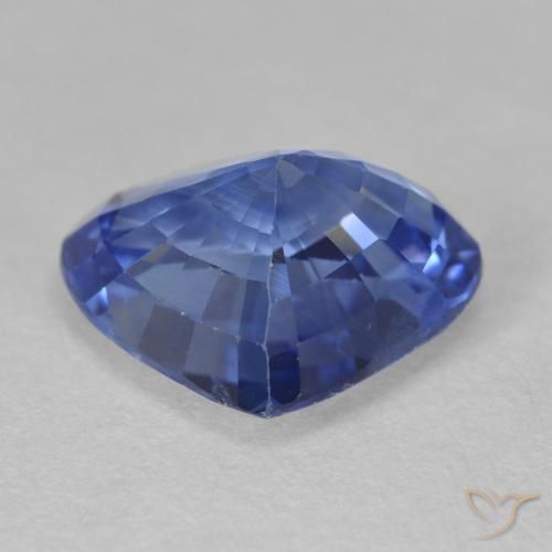 Saphir Bleu foncé moyen naturelle En forme de poire, 4.73 ct, VVS