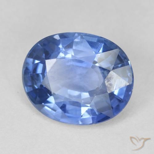Saphir Bleu foncé moyen naturelle ovale, 4.25 ct, VVS-VS