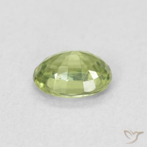 Saphir Vert chaud naturelle ovale, 0.46 ct, VVS-VS