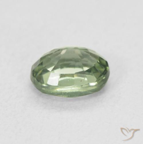 Saphir Vert clair naturelle ovale, 0.66 ct, VVS-VS