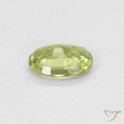 Saphir Vert vif et léger naturelle ovale, 0.35 ct, VVS-VS