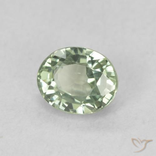 Saphir Vert pâle naturelle ovale, 0.59 ct, VVS-VS