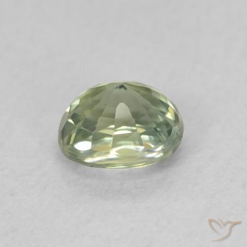 Saphir Vert clair naturelle ovale, 0.60 ct, VVS-VS