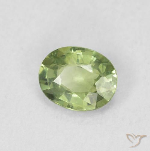 Saphir Vert chaud naturelle ovale, 0.39 ct, VVS-VS