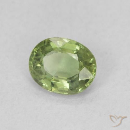 Saphir Vert chaud naturelle ovale, 0.45 ct, VVS-VS