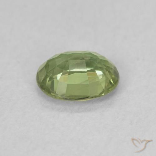 Saphir Vert chaud naturelle ovale, 0.45 ct, VVS-VS