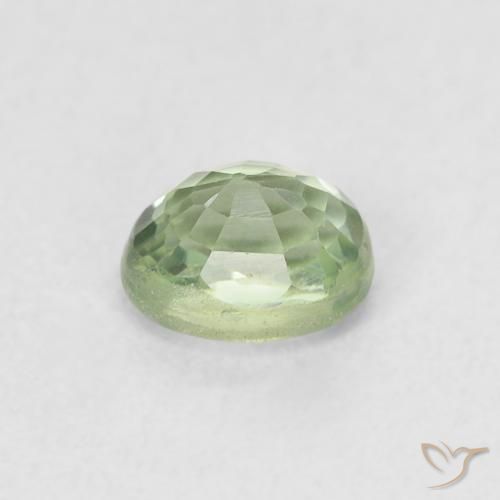 Saphir Vert très clair naturelle ovale, 0.60 ct, VVS-VS