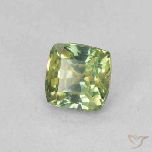 Saphir Vert moyen naturelle Coussin, 0.54 ct, VVS-VS