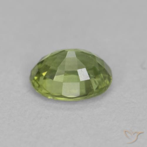 Saphir Olive verte naturelle ovale, 0.43 ct, VS