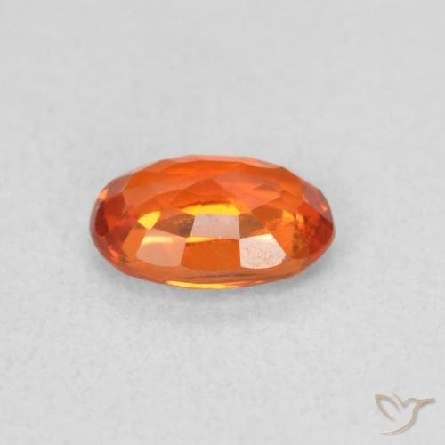 Saphir Orange moyen naturelle ovale, 0.64 ct, VS