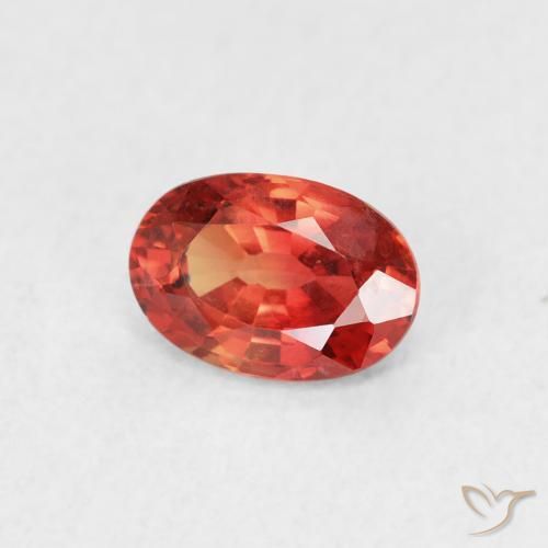 Saphir Rouge moyen naturelle ovale, 0.68 ct, VVS-VS