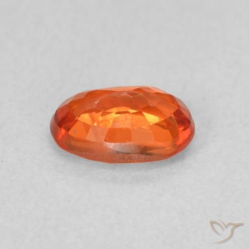 Saphir Orange rougeâtre naturelle ovale, 0.66 ct, VS