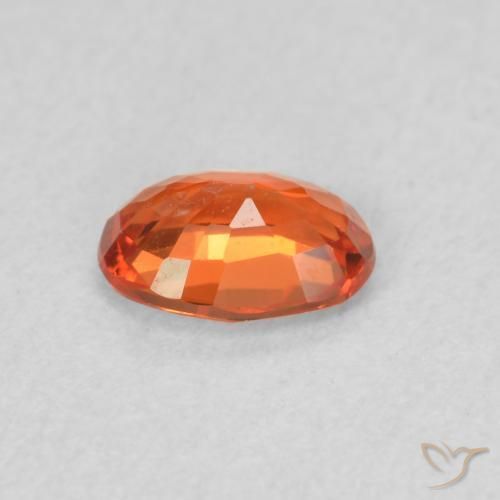 Saphir Orange rougeâtre naturelle ovale, 0.54 ct, VS