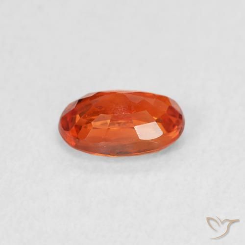 Saphir Orange moyen naturelle ovale, 0.62 ct, VVS-VS