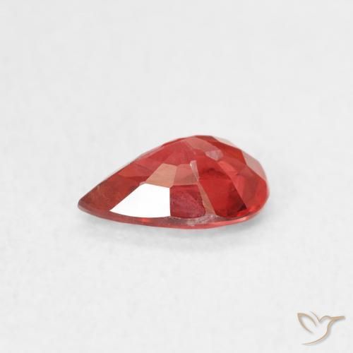 Saphir Rouge cramoisi vif naturelle En forme de poire, 0.48 ct, VS
