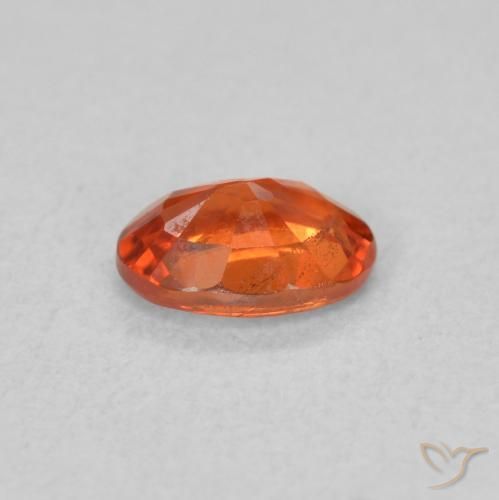 Saphir Orange rougeâtre naturelle ovale, 0.65 ct, VS