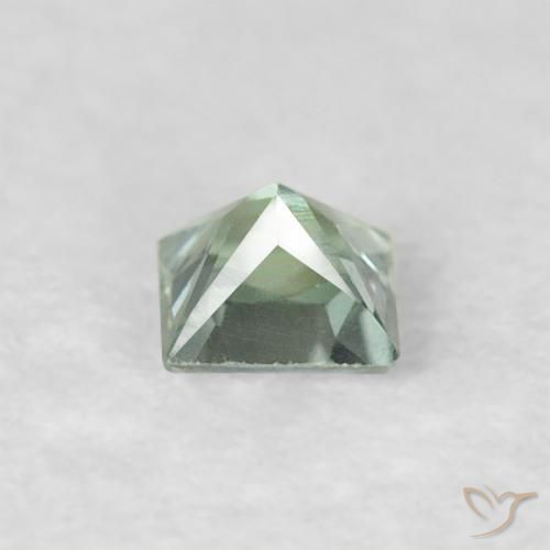 Saphir Vert clair naturelle Carré, 0.19 ct, VVS