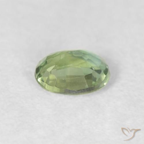 Saphir Vert chaud naturelle ovale, 0.30 ct, VVS