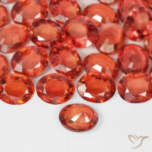 Saphir Orange rougeâtre naturelle Coupe ovale, 0.38 ct, VS