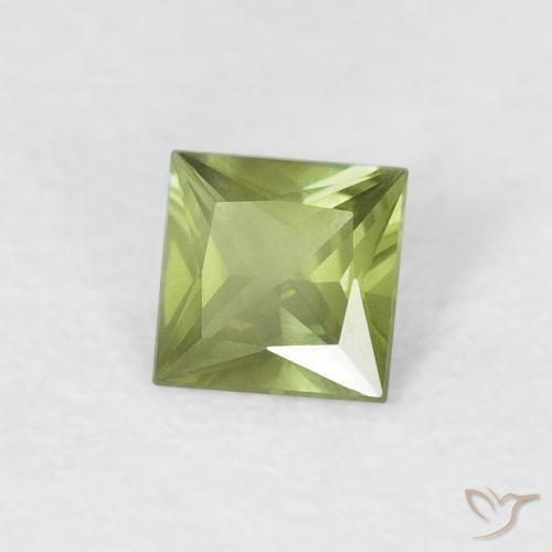 Saphir Vert moyen naturelle Carré, 0.38 ct, VVS-VS