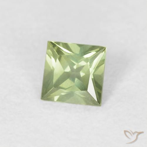 Saphir Vert moyen naturelle Carré, 0.31 ct, VVS-VS