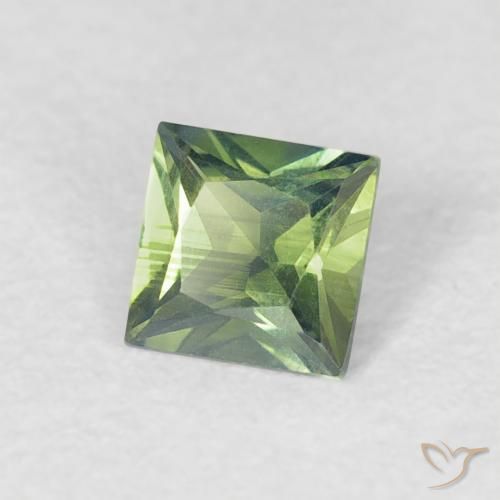 Saphir Vert jaunâtre naturelle Carré, 0.35 ct, VVS-VS