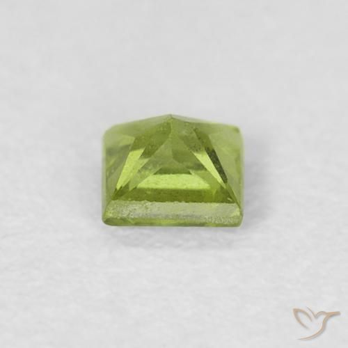 Saphir Vert jaunâtre naturelle Carré, 0.30 ct, VS