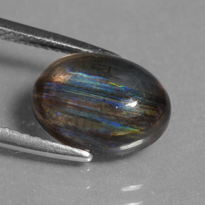 Scapolite multicolore naturelle coupe ovale, 3,85 ct, transparent