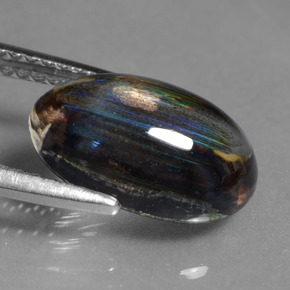 Scapolite Coloré Arc-en-Ciel naturelle Coupe ovale, 3.55 ct, Transparent