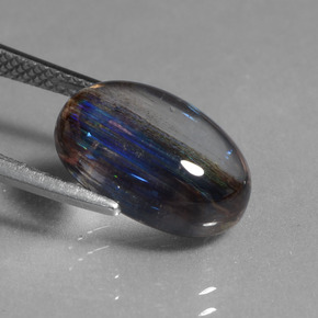 Scapolite multicolore naturelle coupe ovale, 5,76 ct, transparent