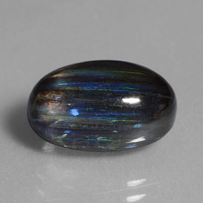 Scapolite multicolore naturelle coupe ovale, 6,73 ct, transparent