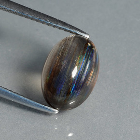 Scapolite multicolore naturelle coupe ovale, 3,70 ct, transparent